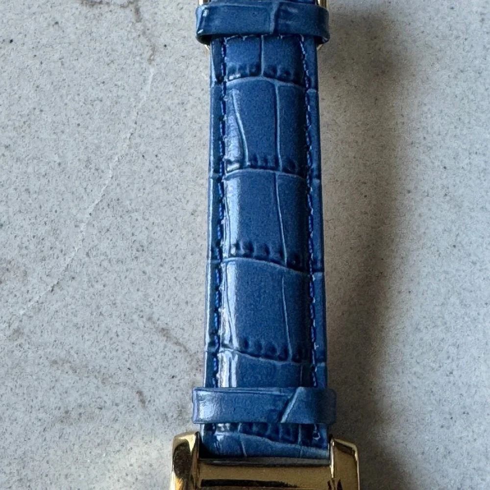 Gossip Womens Gold Tone Tank Watch Blue Croc Leather Band GSP173E Japan‎ Movt